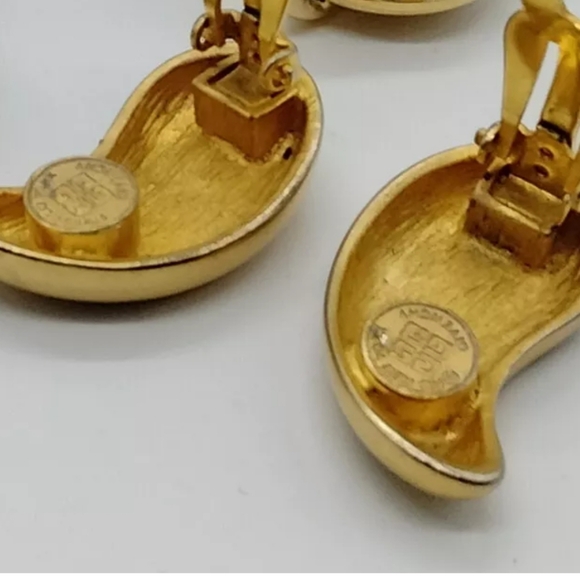 Givenchy Vtg Chunky Teardrop Earrings  Clip ons, Rare vintage - Picture 6 of 12